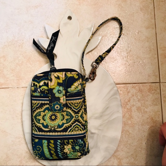 5 for $25 Sale • Vera Bradley Wristlet - Picture 1 of 8